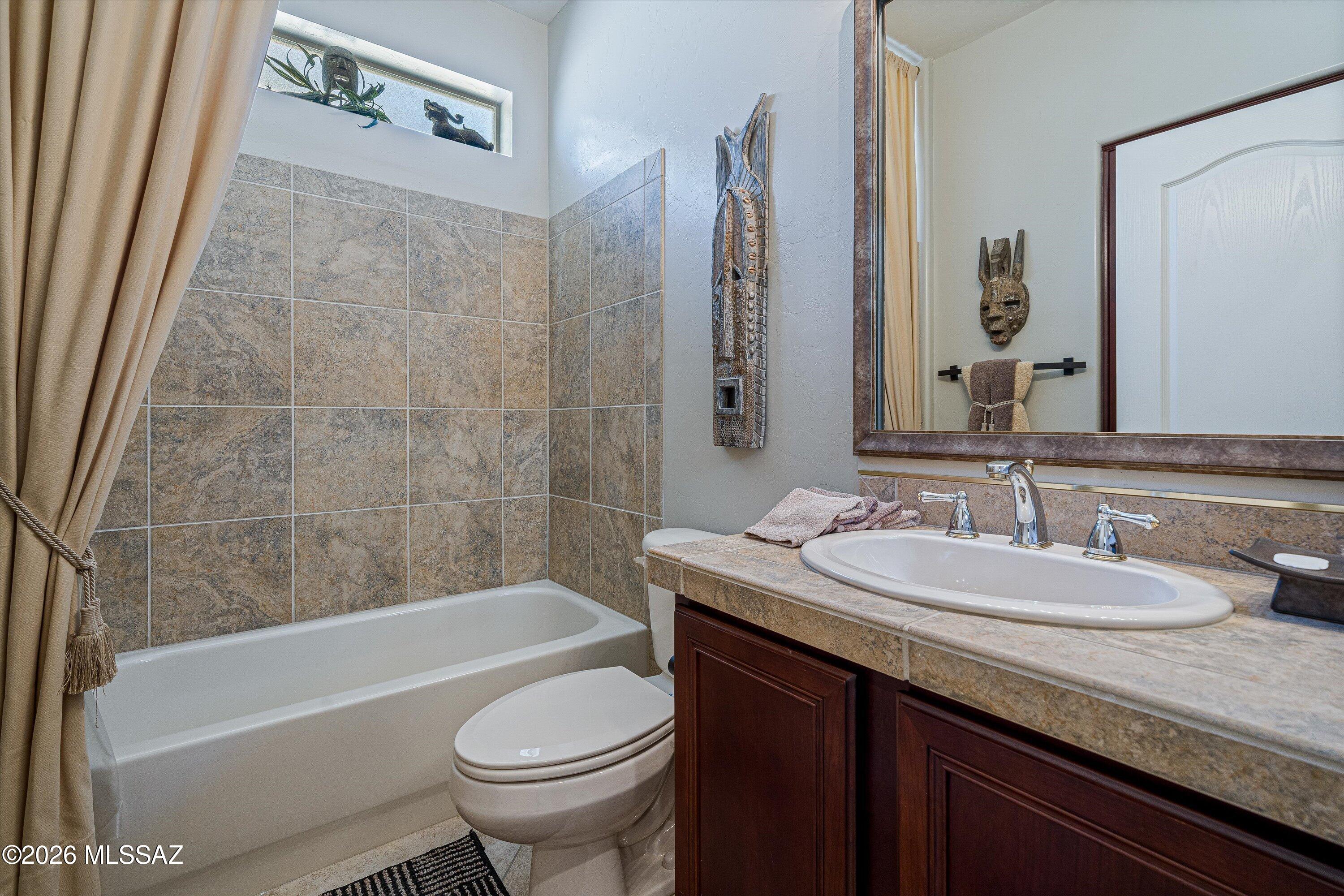 62486 East Northwood Road Tucson, AZ 85739 - Photo 32 of 50 Guest Bathroom