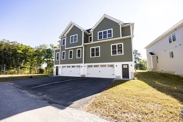 $919,000 | 44 Thomas Mann Circle, Unit 40, Norfolk, MA 02056