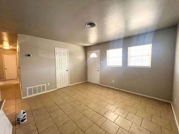 $1,100 | 1711 East 1st Street, Lubbock, TX 79403