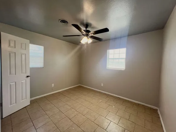 $1,100 | 1711 East 1st Street, Lubbock, TX 79403