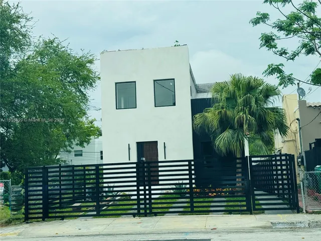 a view of front door and yard