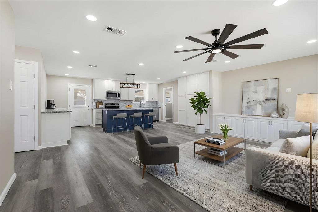 1704 Harris Street Gainesville, TX 76240 - Photo 5 of 21 Living room with ceiling fan, dark wood-type flooring, and recessed lighting