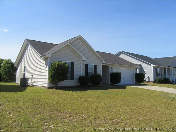$1,550 | 2212 Cliff Swallow Drive, Fayetteville, NC 28306