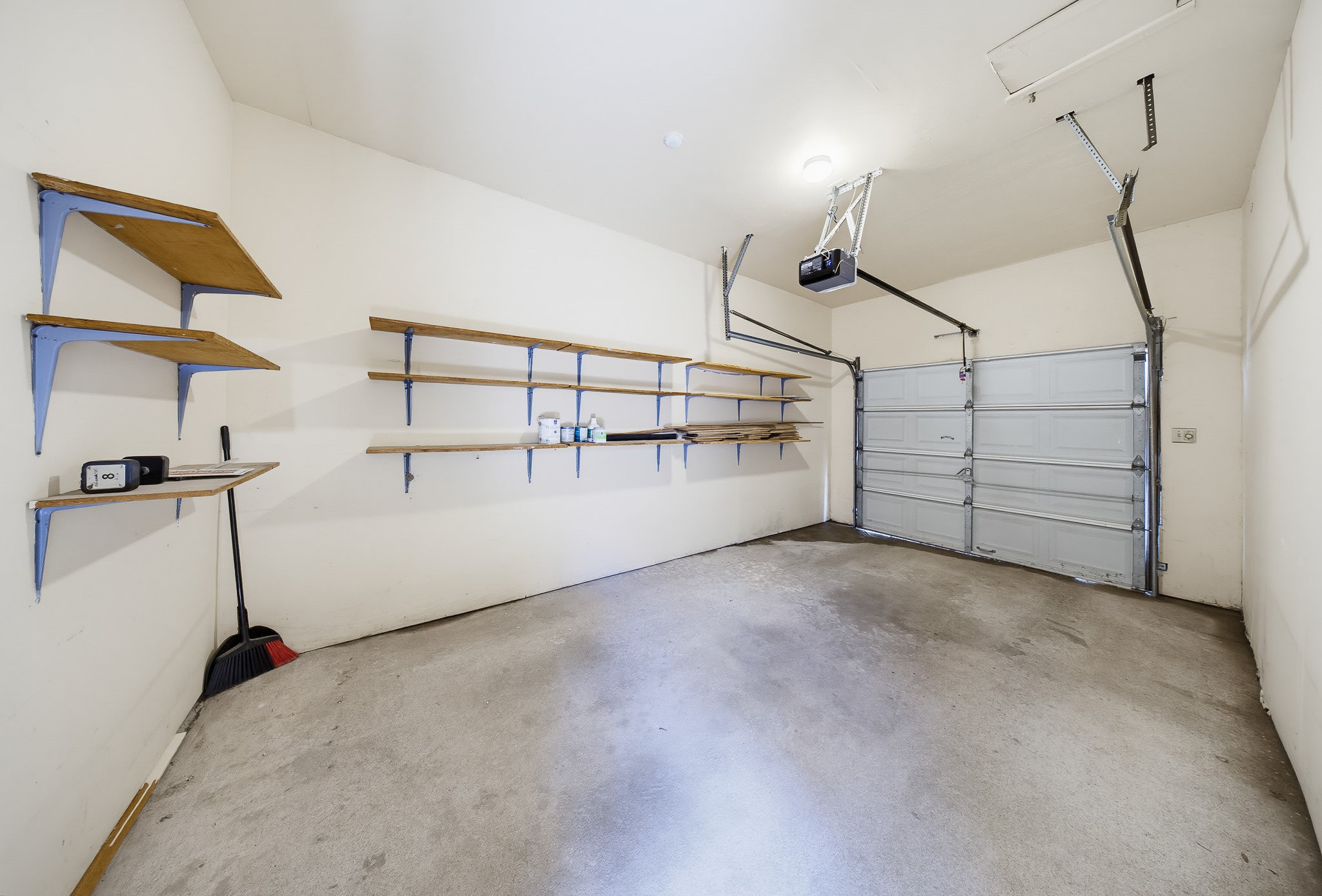 727 Bunker Hill Road, Unit 34 Houston, TX 77024 - Photo 35 of 38 Garage 2