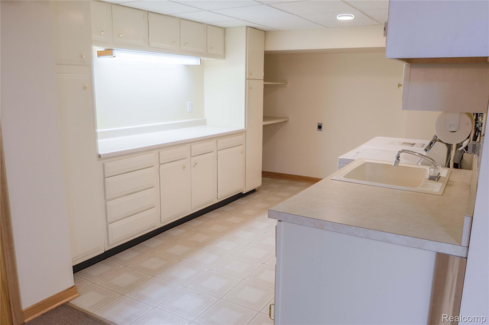 40440 Village Wood Road Novi, MI 48375 - Photo 22 of 27 Laundry 2.jpg