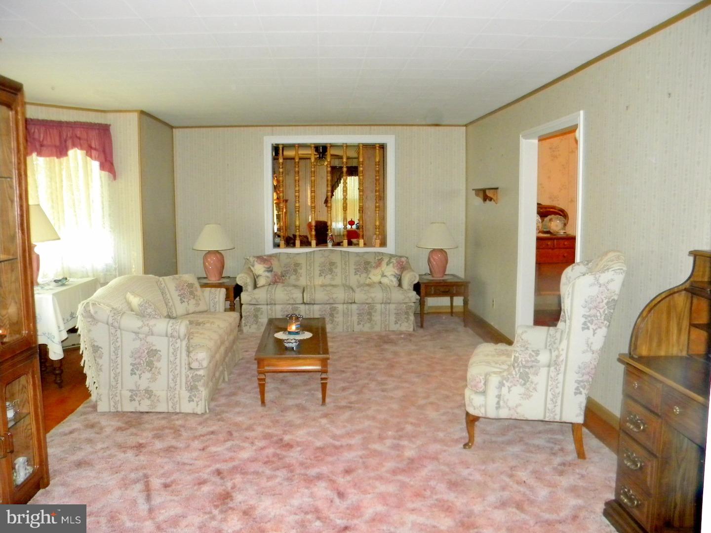 45 Ballek Road Riegelsville, PA 18077 - Photo 13 of 25 Living Room