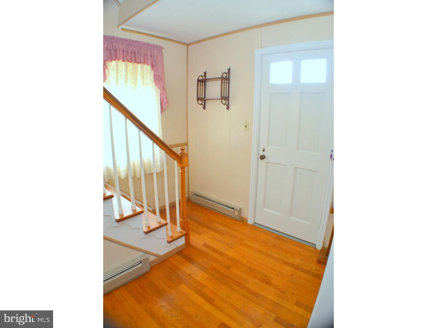 45 Ballek Road Riegelsville, PA 18077 - Photo 3 of 25 Foyer