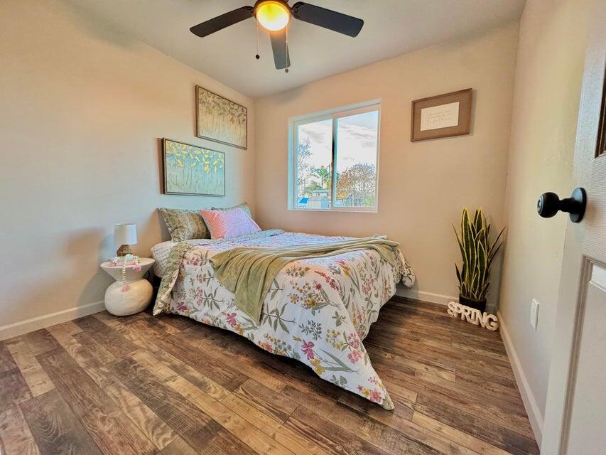 177 South Callison Road Tipton, CA 93272 - Photo 7 of 18 a bedroom with a bed and a window