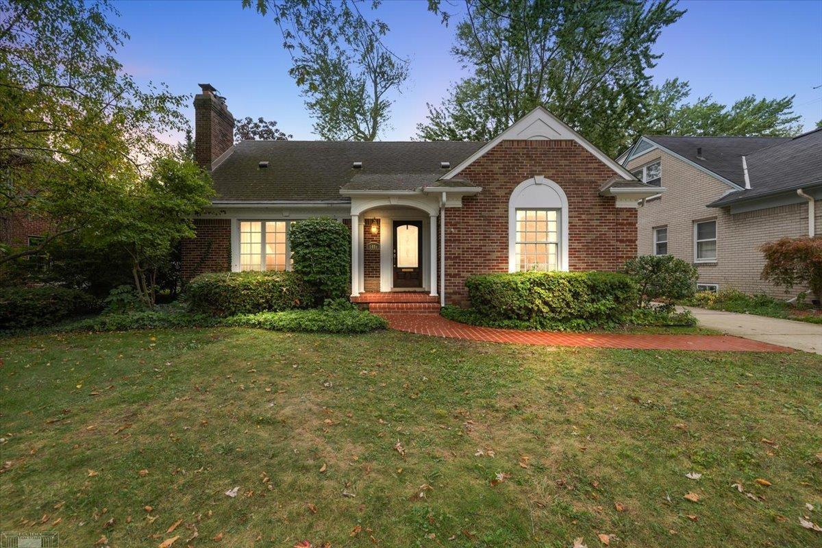 1485 Torrey Road Grosse Pointe Woods, MI 48236 - Photo 1 of 60