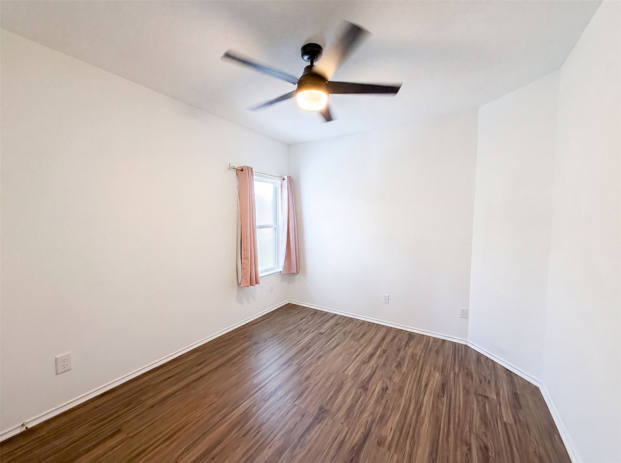 424 Wolf Springs Road Georgetown, TX 78628 - Photo 8 of 15 Wood flooring and a modern ceiling fan provide comfort in this functional space.