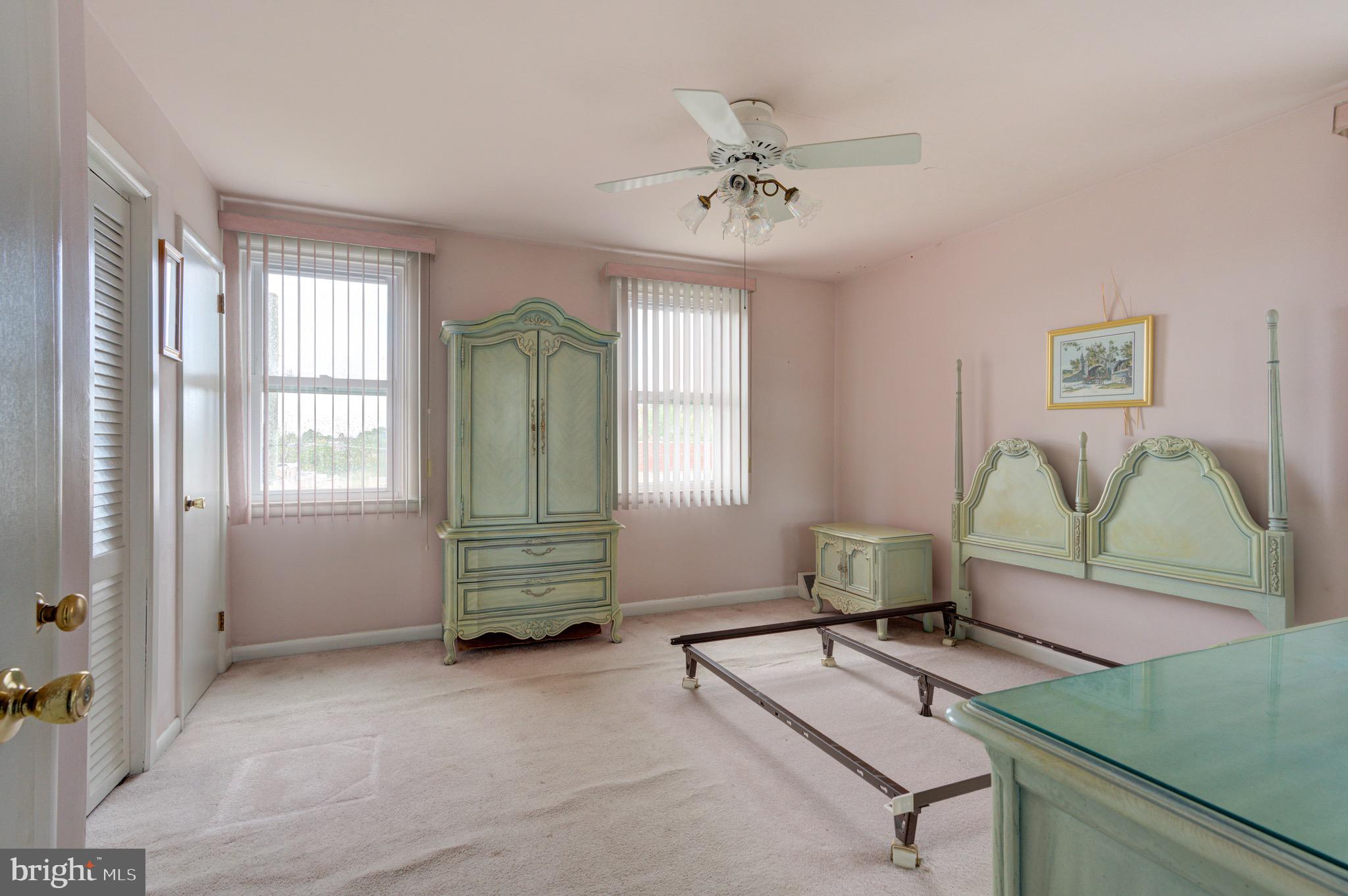 9075 Convent Avenue Philadelphia, PA 19136 - Photo 6 of 17 a living room with furniture