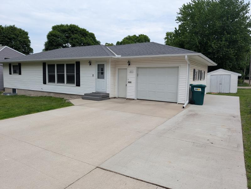 377 1st Street Southwest Wells, MN 56097 - Photo 2 of 26