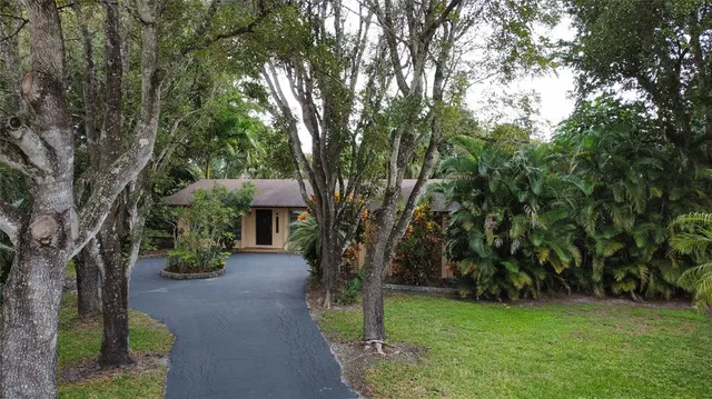 $1,250,000 | 10800 Southwest 40th Court, Davie, FL 33328