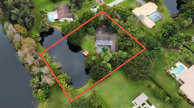 $1,250,000 | 10800 Southwest 40th Court, Davie, FL 33328