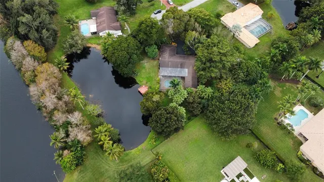 $1,250,000 | 10800 Southwest 40th Court, Davie, FL 33328