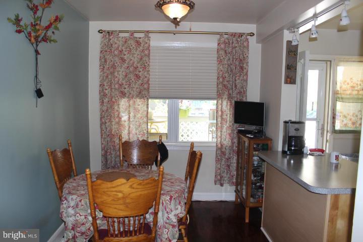 557 Welbrook Road Baltimore, MD 21221 - Photo 7 of 16 Dining Room