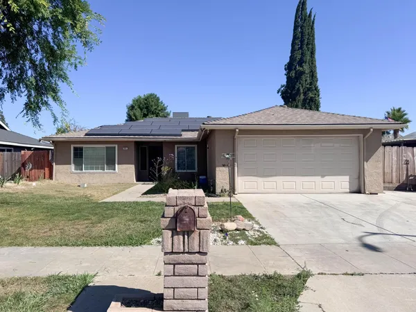 $359,900 | 2801 Greenwood Drive, Madera, CA 93637