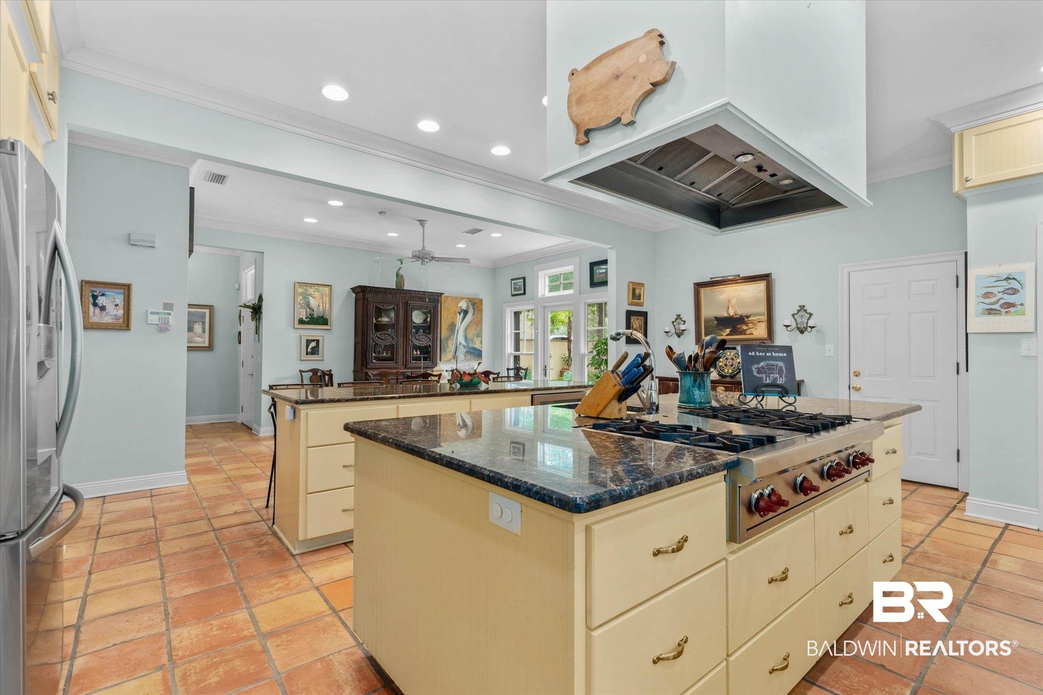 8841 Escambia Avenue Elberta, AL 36530 - Photo 16 of 66 Featuring the gas center island cook top.