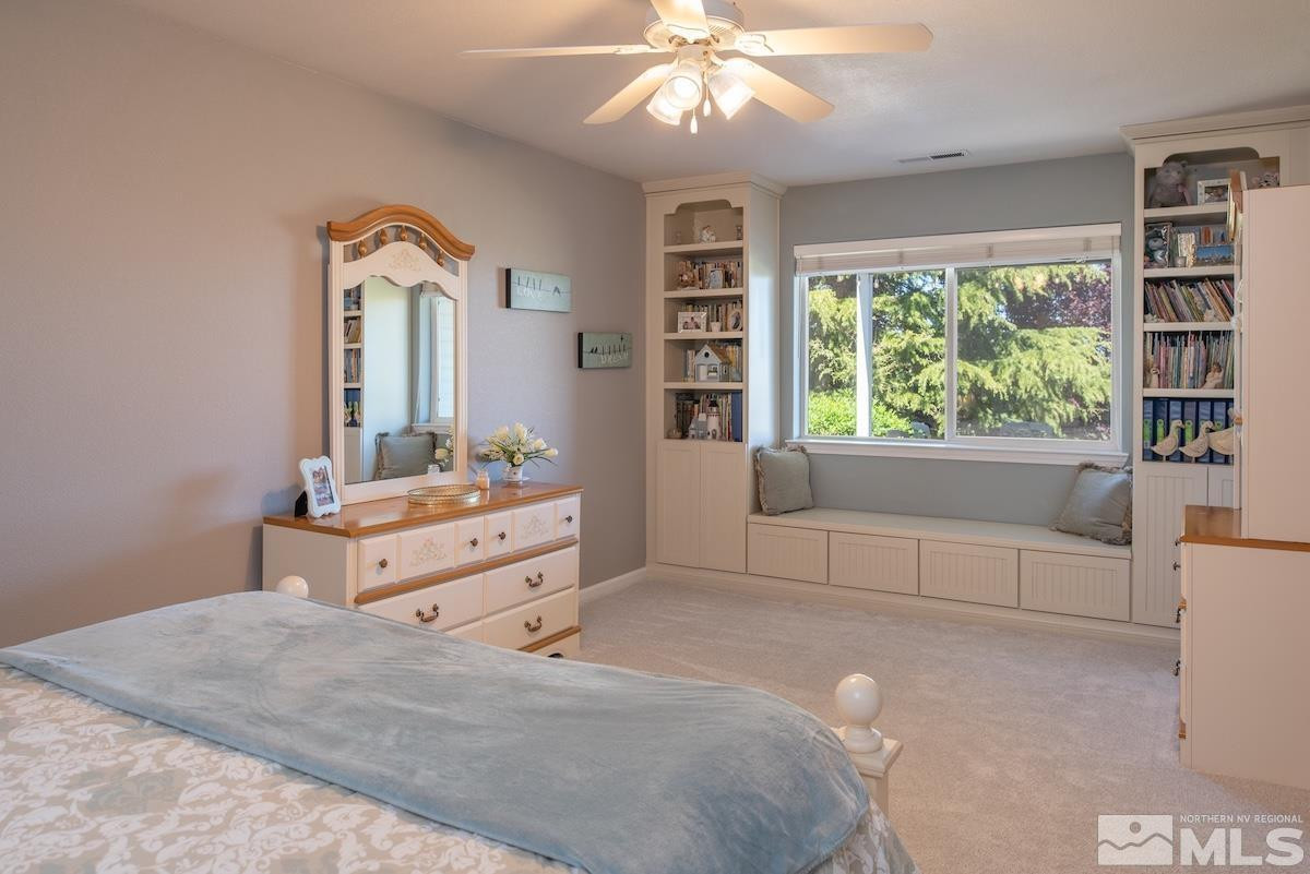 1415 Sioux Trail Reno, NV 89521 - Photo 27 of 40 a room with a bed and a mirror