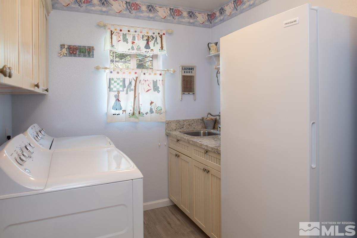 1415 Sioux Trail Reno, NV 89521 - Photo 32 of 40 a utility room with dryer and washer