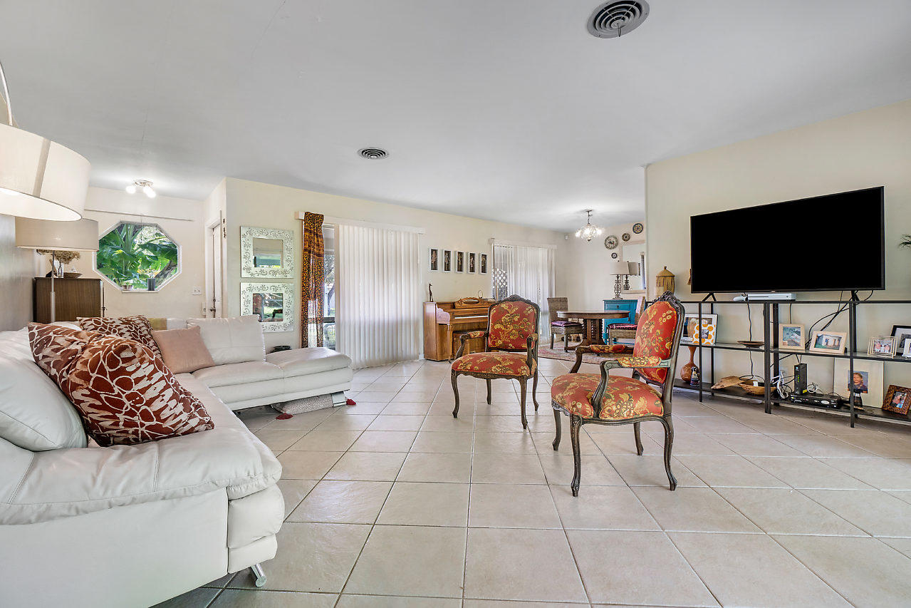 229 Southwest 7th Avenue Boca Raton, FL 33486 - Photo 7 of 32 007-229Southwest7thAvenue-BocaRaton-FL-3
