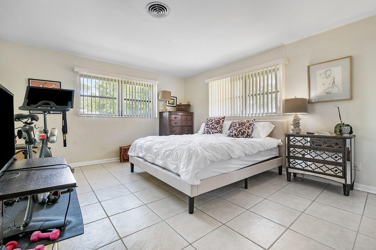 229 Southwest 7th Avenue Boca Raton, FL 33486 - Photo 9 of 32 009-229Southwest7thAvenue-BocaRaton-FL-3
