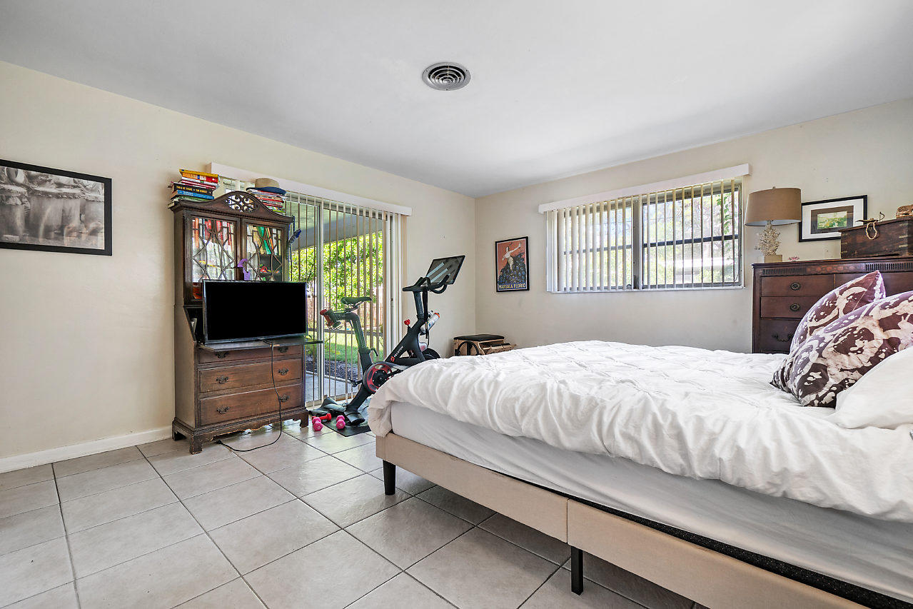 229 Southwest 7th Avenue Boca Raton, FL 33486 - Photo 10 of 32 010-229Southwest7thAvenue-BocaRaton-FL-3