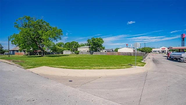 $450,000 | 124 Southwest Anderson Street, Burleson, TX 76028