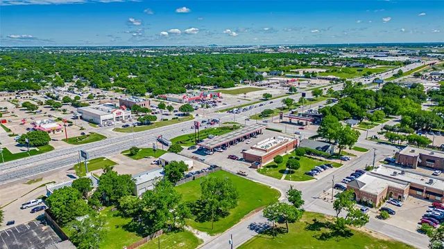 $450,000 | 124 Southwest Anderson Street, Burleson, TX 76028