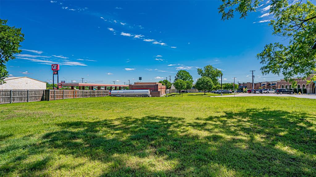 124 Southwest Anderson Street Burleson, TX 76028 - Photo 31 of 36 a view of a volley ball court
