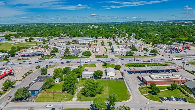 $450,000 | 124 Southwest Anderson Street, Burleson, TX 76028