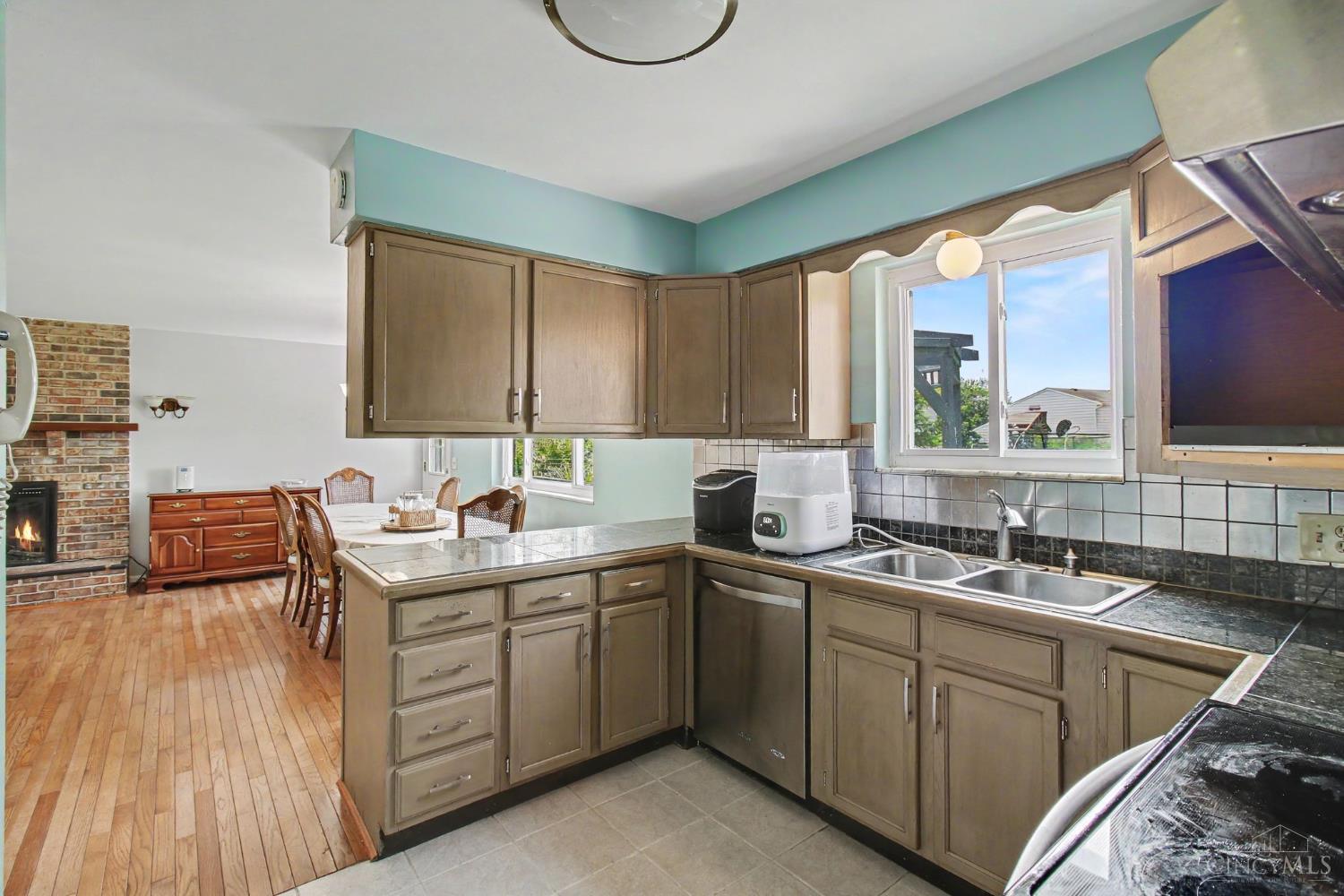 8493 Cheviot Road Cincinnati, OH 45247 - Photo 7 of 29