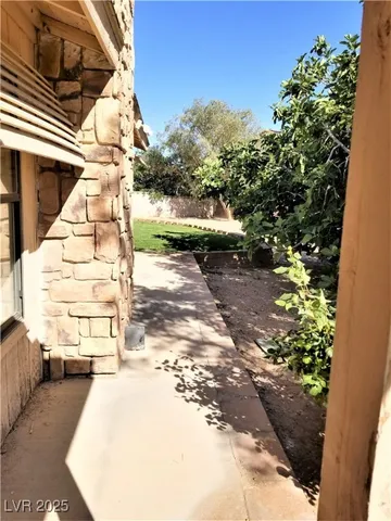 $2,500 | 5465 West Meranto Avenue, Las Vegas, NV 89139