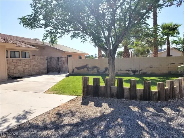 $2,500 | 5465 West Meranto Avenue, Las Vegas, NV 89139