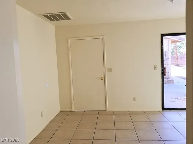 $2,500 | 5465 West Meranto Avenue, Las Vegas, NV 89139