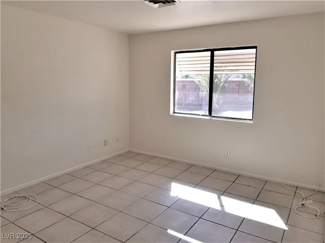 $2,500 | 5465 West Meranto Avenue, Las Vegas, NV 89139