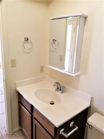 $2,500 | 5465 West Meranto Avenue, Las Vegas, NV 89139