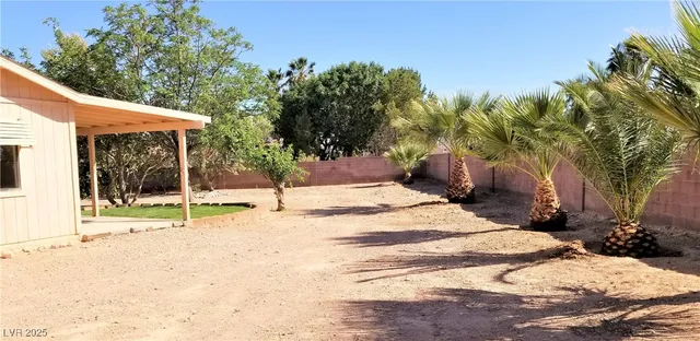 $2,500 | 5465 West Meranto Avenue, Las Vegas, NV 89139