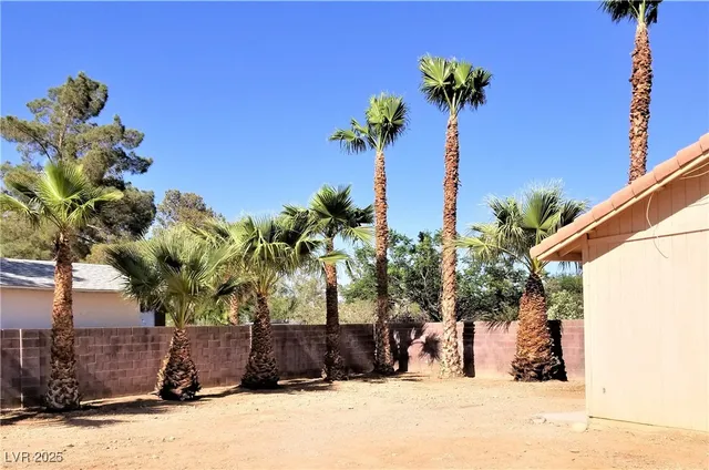 $2,500 | 5465 West Meranto Avenue, Las Vegas, NV 89139