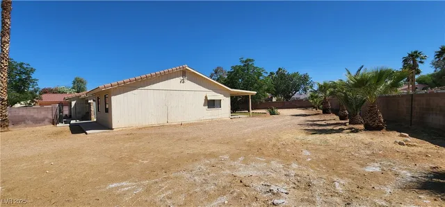 $2,500 | 5465 West Meranto Avenue, Las Vegas, NV 89139