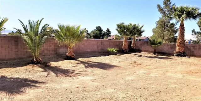 $2,500 | 5465 West Meranto Avenue, Las Vegas, NV 89139