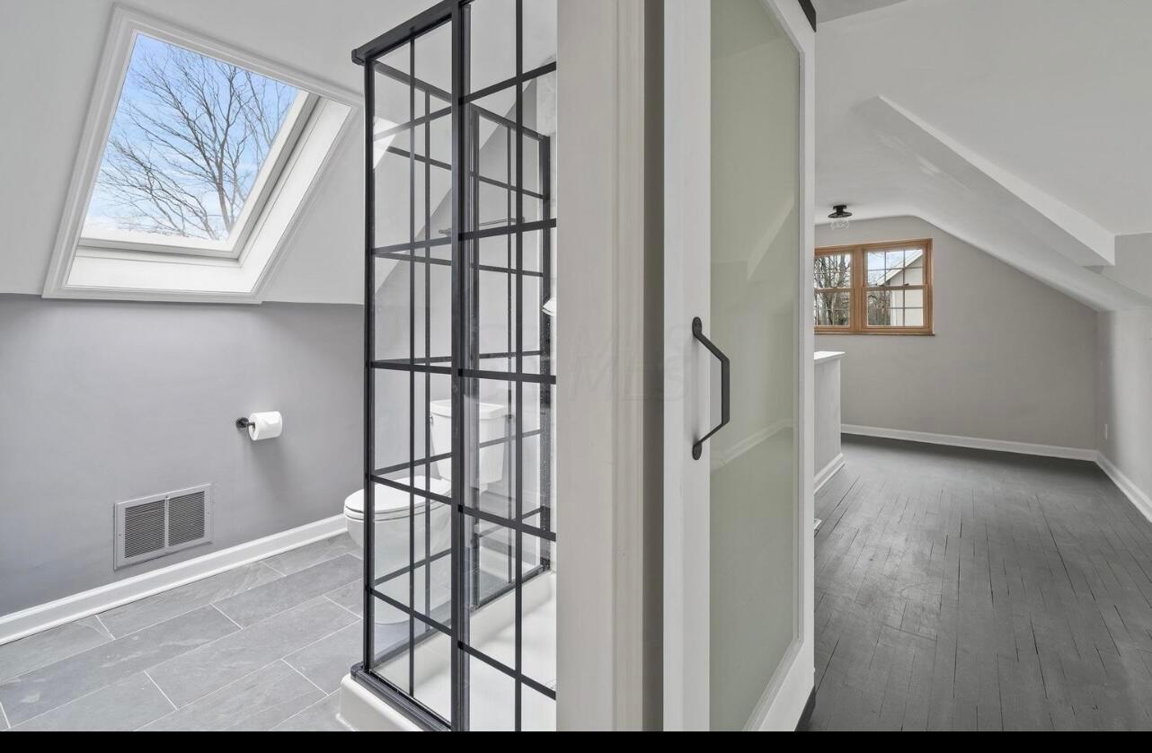 2064 Zollinger Road Upper Arlington, OH 43221 - Photo 7 of 8 59656C62-ACB2-43B4-90AE-1DA7BC230228