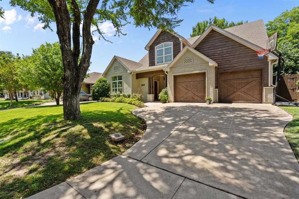 809 Edgefield Road Fort Worth, TX 76107 - Photo 2 of 32