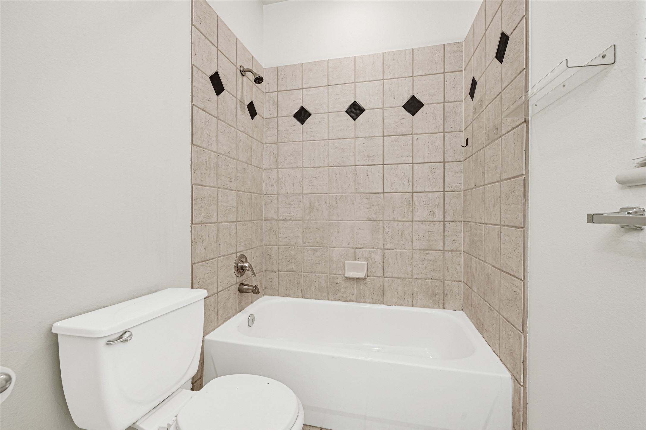 2414 Calumet Street, Unit B Houston, TX 77004 - Photo 7 of 27 a bathroom with a toilet bathtub and shower