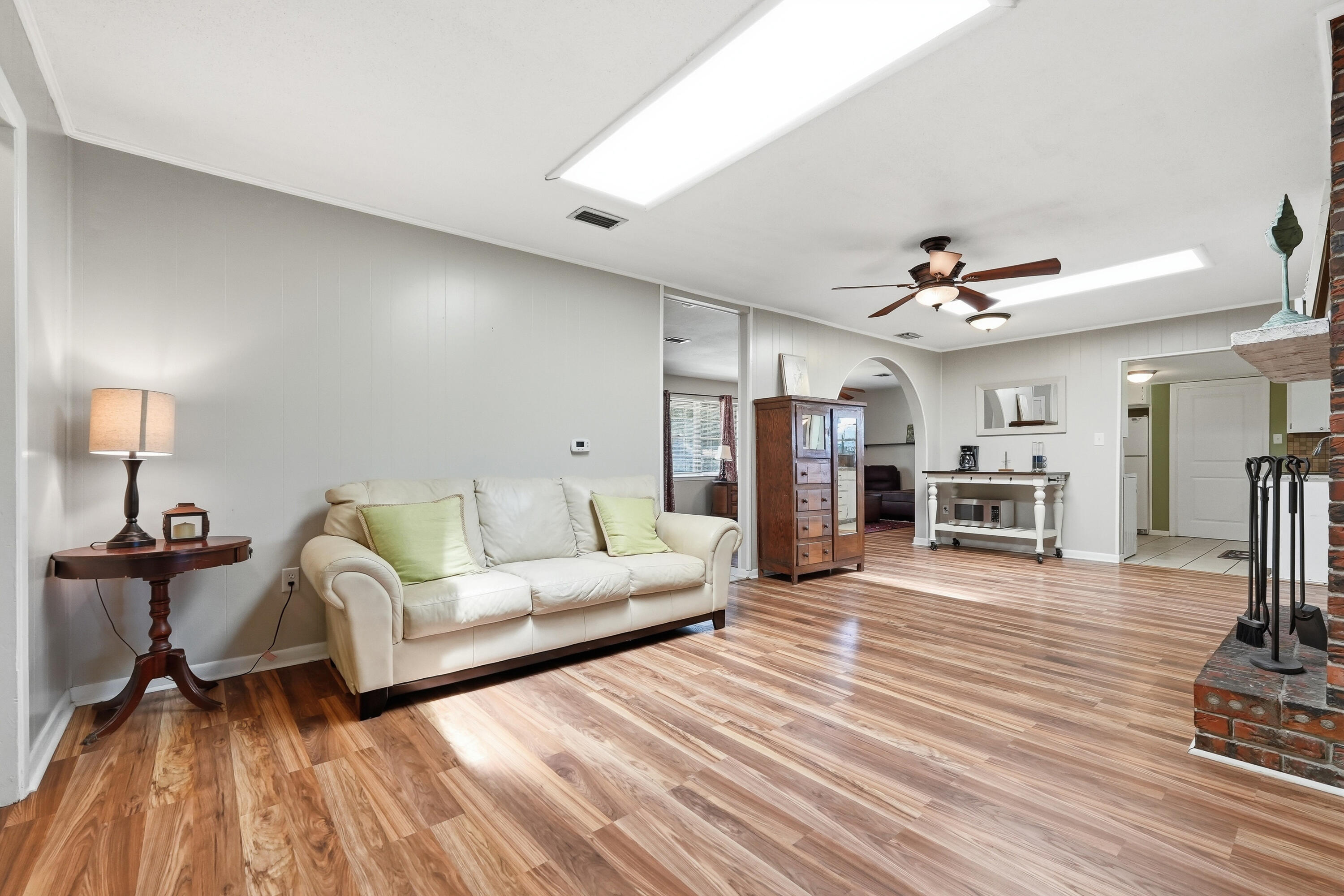 98 Country Club Road Shalimar, FL 32579 - Photo 12 of 37 Sitting Area