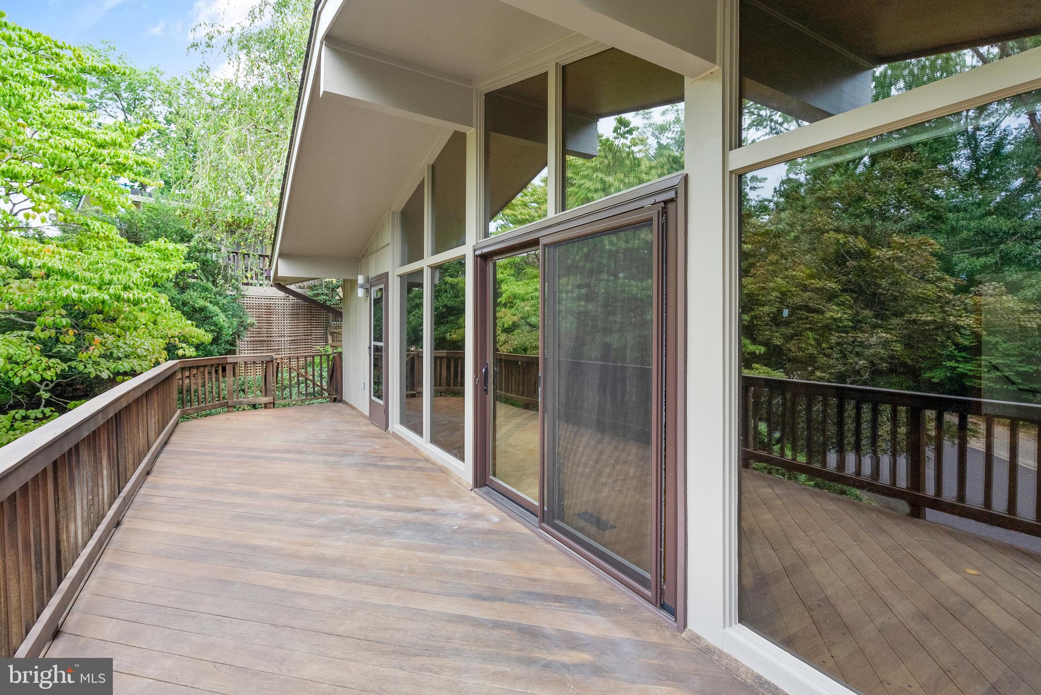 11233 South Shore Road Reston, VA 20190 - Photo 14 of 44