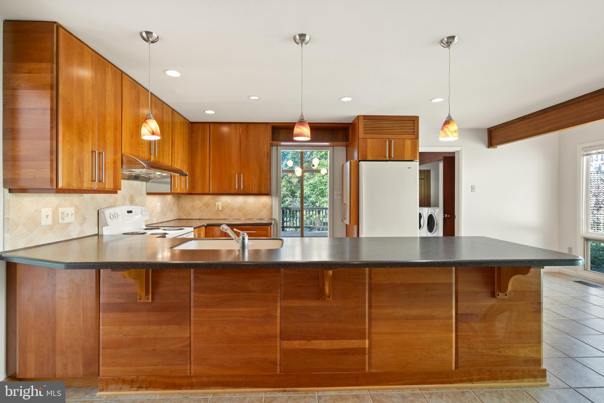 11233 South Shore Road Reston, VA 20190 - Photo 18 of 44