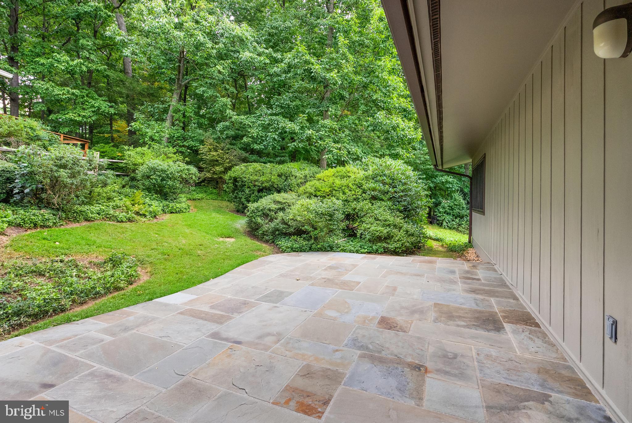 11233 South Shore Road Reston, VA 20190 - Photo 21 of 44 Patio off the kitche