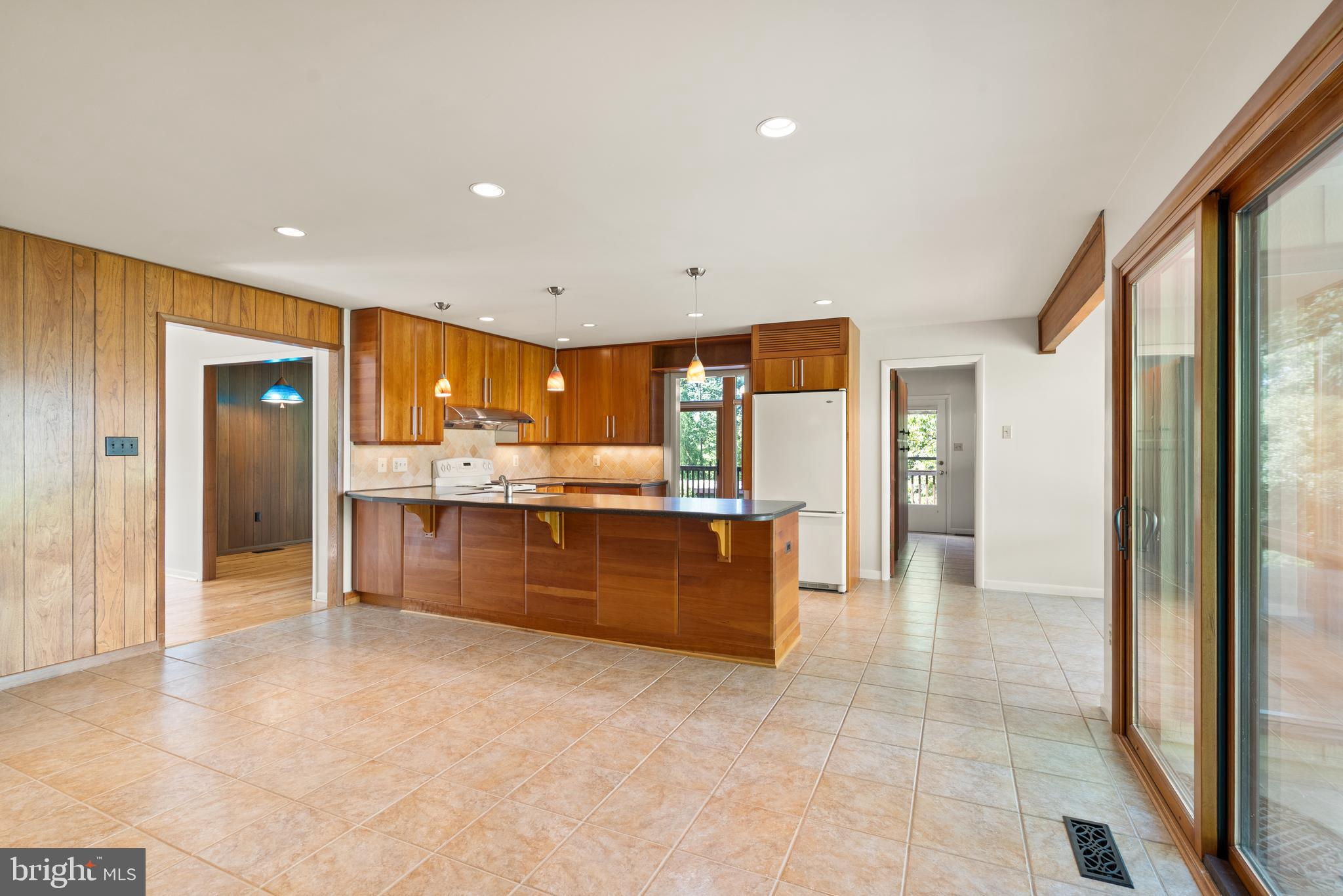 11233 South Shore Road Reston, VA 20190 - Photo 25 of 44 Open Kitchen