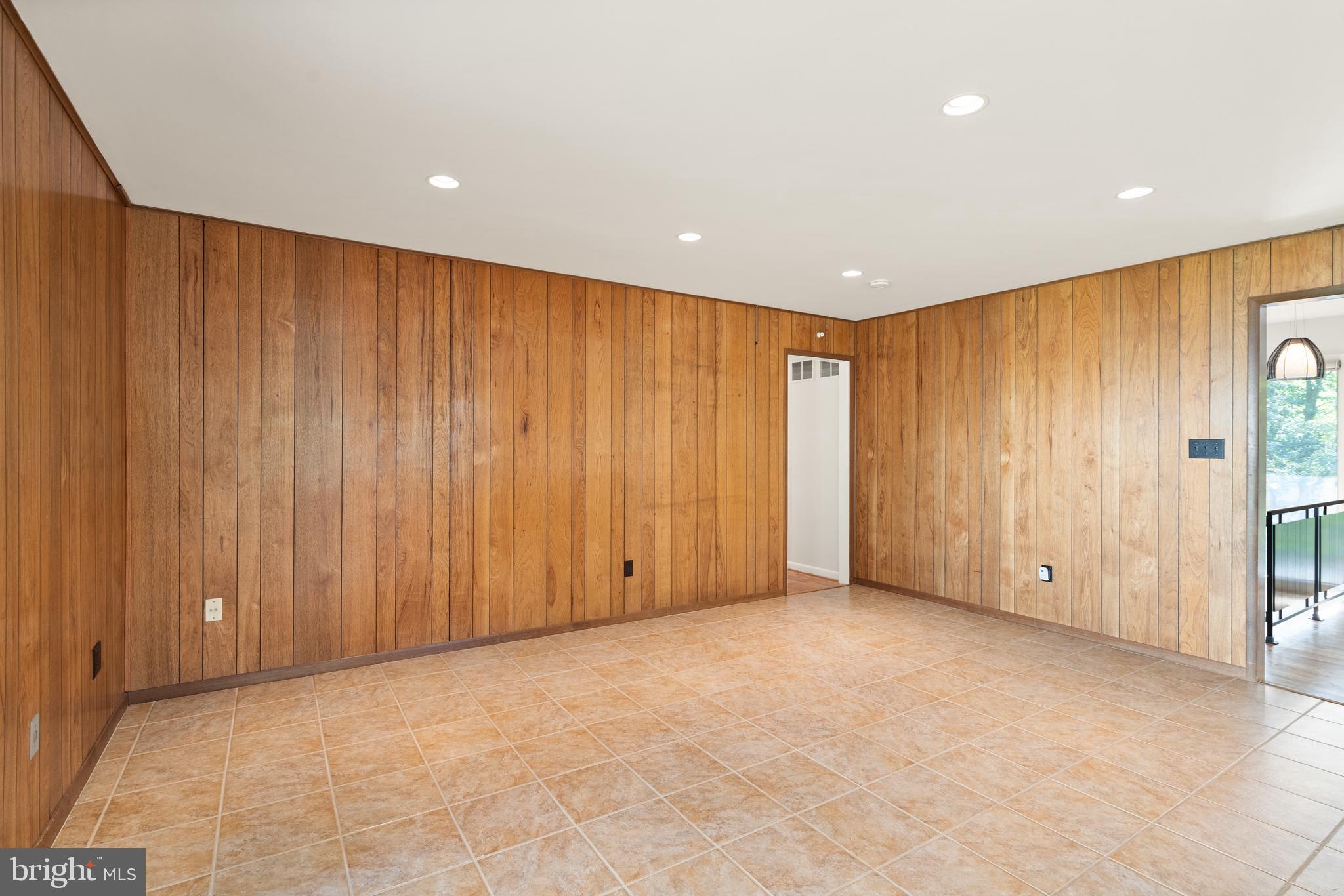 11233 South Shore Road Reston, VA 20190 - Photo 28 of 44 Cozy family room off of the kitchen